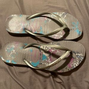 Havaianas Silver Floral Flip Flops